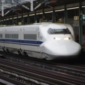 新幹線で焼身自殺、火災を受けて手荷物検査実施は遅すぎる！